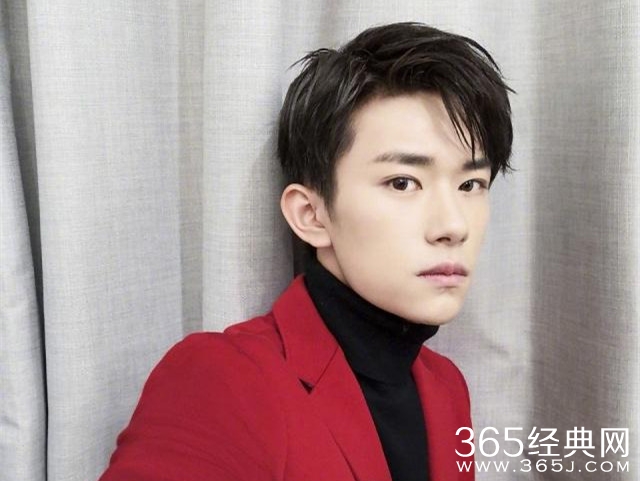 王源吸烟易烊千玺发声明？警方进行辟谣