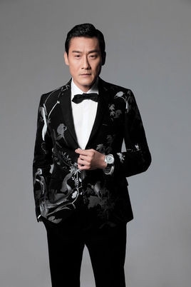 结婚32年梁家辉分享婚姻甜蜜的秘籍 笑称每天与太太拍拖