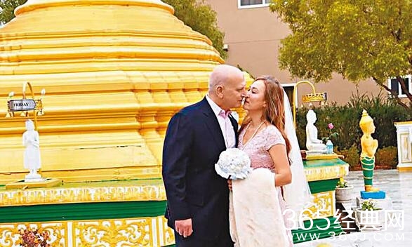 83版小龙女翁静晶公告再婚喜讯 正式成为何东家族的成员