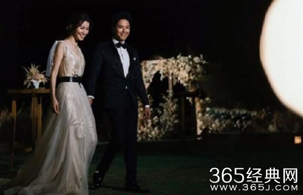 萧正楠黄翠如晒出婚礼照 巴厘岛补办婚礼