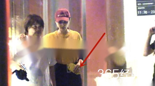 范冰冰聚餐无名指钻戒抢镜 难道与李晨好事将近？