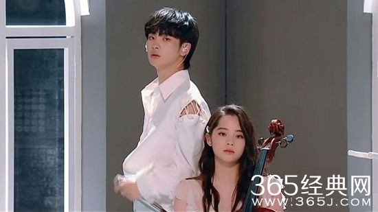 《创造营》欧阳娜娜助力演唱 周震南实力害羞