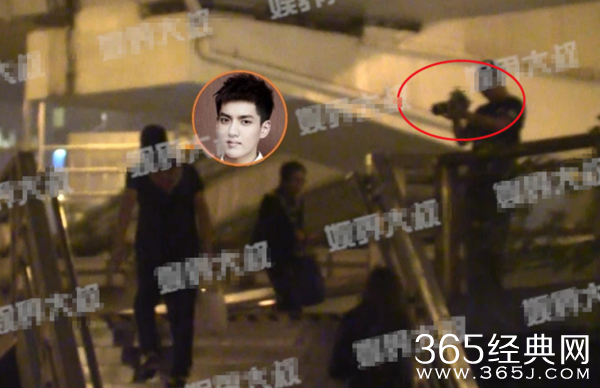 吴亦凡深夜送温暖 网友众说纷纭