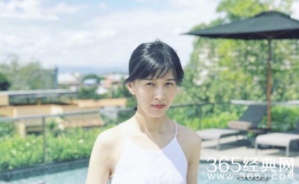 papi酱自曝结婚五年双方父母没见面 过年各回各家