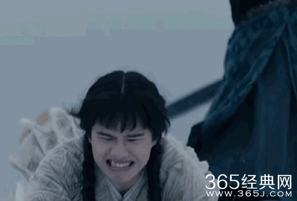 刘昊然双麻花辫造型曝光 雪中摔倒可怜又搞笑
