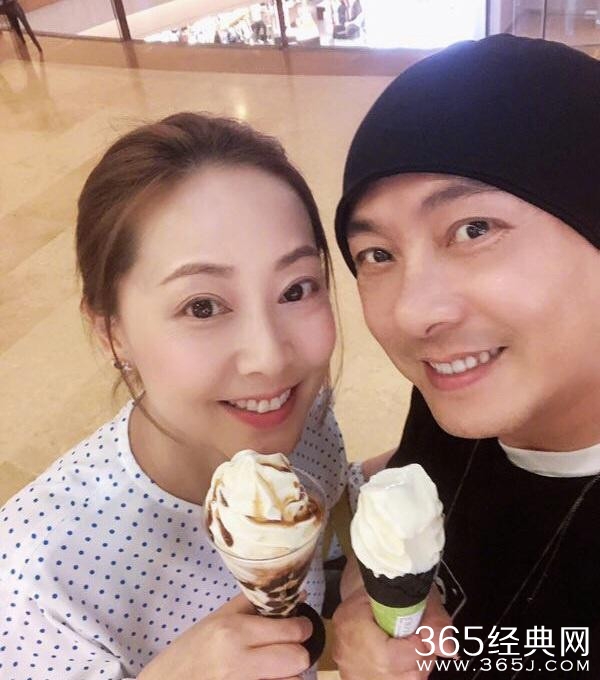 张卫健晒与妻子甜蜜合照 力破出轨传闻