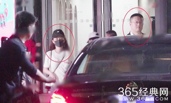 姚笛与未婚夫低调参加朋友聚会 男方全程相当体贴