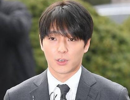 郑俊英群成员崔钟勋或将被释放 要翻盘的节奏？