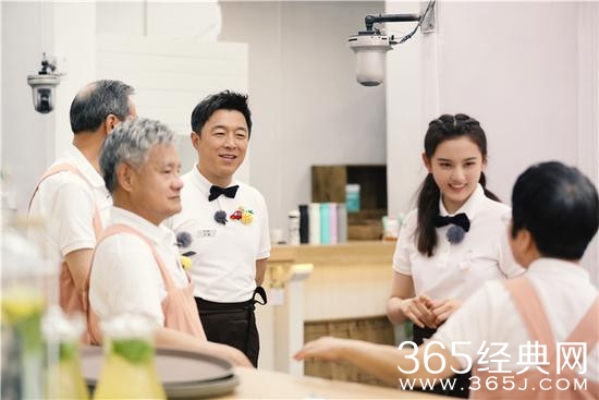 《忘不了餐厅》上演变装秀 黄渤