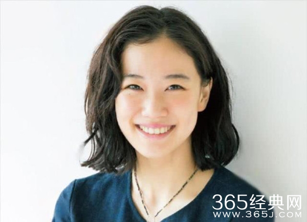 日本女生苍井优闪婚搞笑艺人 苍井优资料介绍