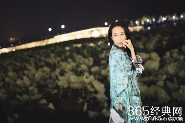 莫文蔚夜游西湖 魔鬼身材宛似少女