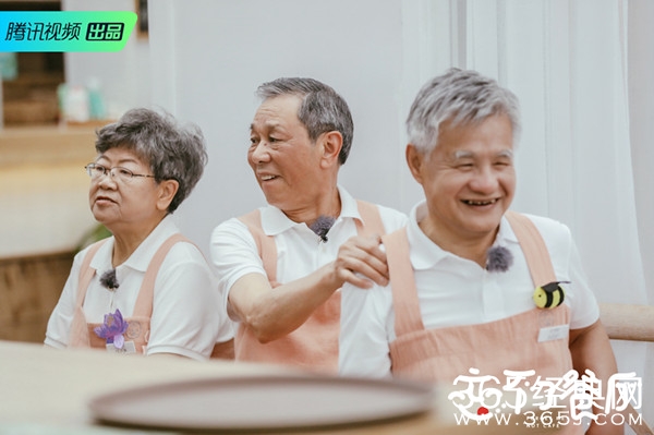 《忘不了餐厅》宋祖儿与姥姥谈心落泪 爷爷奶奶重回童年