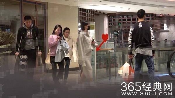 陈紫函腹部微凸疑似怀孕？工作人员出面否认