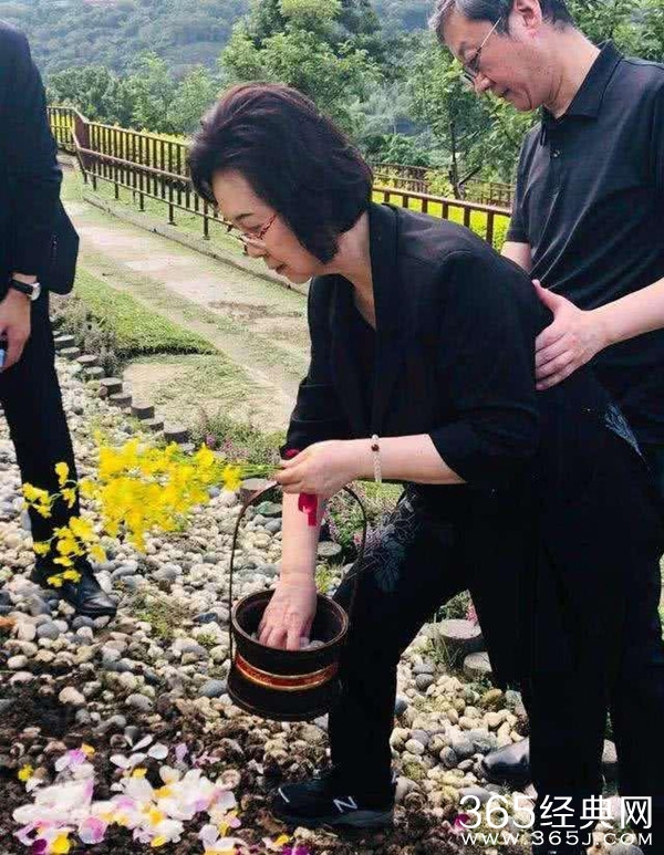 平鑫涛遗产分配公布 琼瑶已得继子和原配的原谅