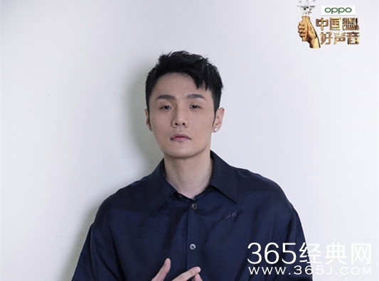 李荣浩担任《中国好声音》导师 与王力宏那英“抢学员”