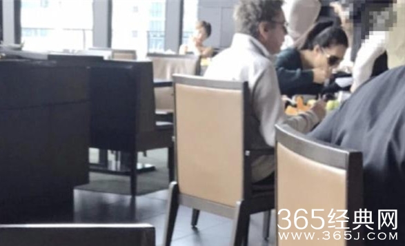 巩俐夫妇在东京被偶遇 入住酒店一晚高达1.5万