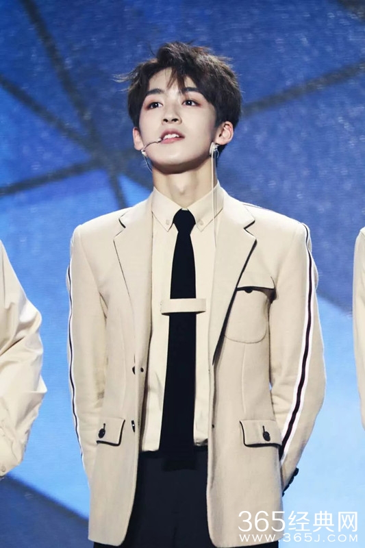 创造营何洛洛回应放弃高考：不遗憾自己的选择