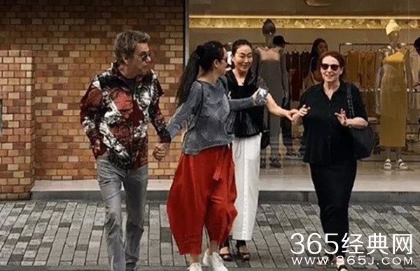 巩俐夫妇在东京被偶遇 入住酒店一晚高达1.5万