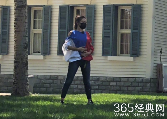 应采儿疑似怀二胎 捧肚录制孕妇节目