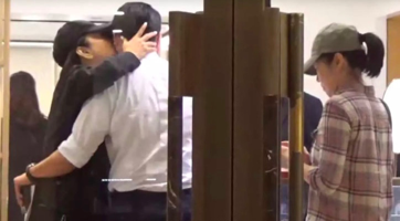 看呆众人 林青霞主动亲吻魁梧型男