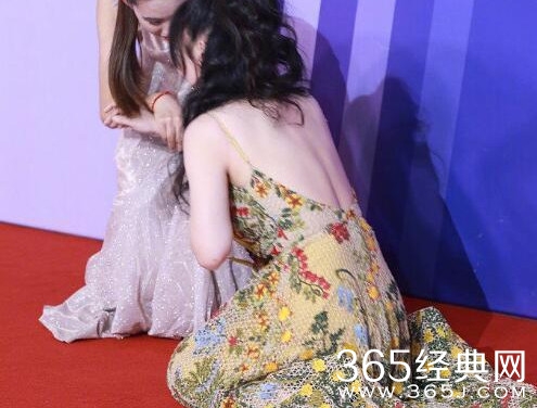 柳岩红毯不慎摔倒 险些走光