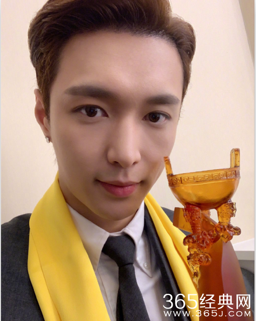 张艺兴击败王传君姜武 获华鼎奖最佳男配