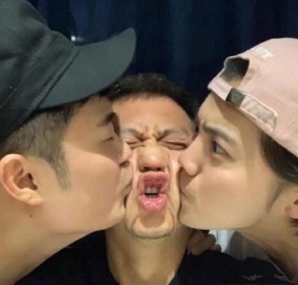 鹿晗邓超陈赫换头像 邓超脸被亲到变形