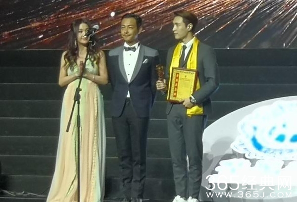 《一出好戏》张艺兴获华鼎奖最佳男配角