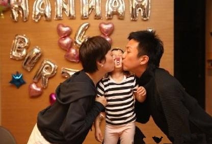 鹿晗邓超陈赫换头像 邓超脸被亲到变形