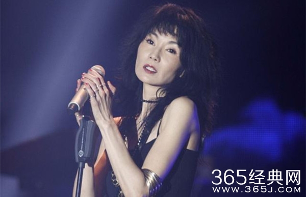 张曼玉谈唱歌跑调落泪 自爆曾一年不见人