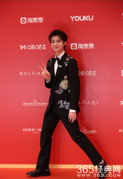 鹿晗关晓彤参加上海国际电影节 同场不同框