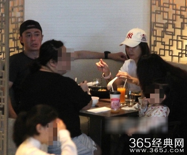 林心如霍建华一家首同框 打破不和传闻