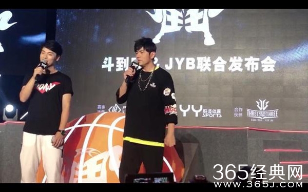 周杰伦年底前定出新专辑 旅行为写歌找灵感