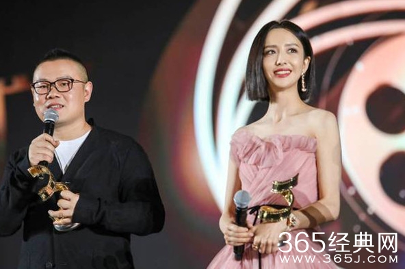 佟丽娅豆沙粉纱裙亮相 ,真“仙女下凡”