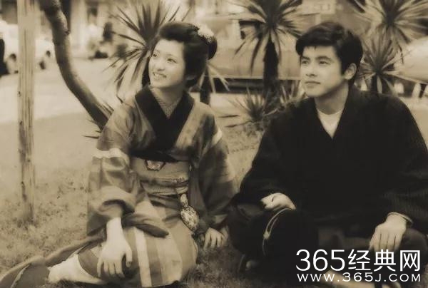 山口百惠近照素雅动人 退圈40年是为何？