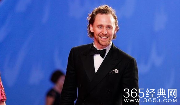 上海国际电影节 抖森惊喜现身颁发影后奖项