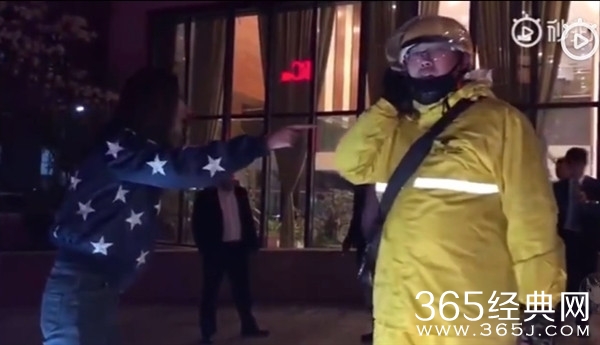 王兮兮道歉 女博主扇外面小哥