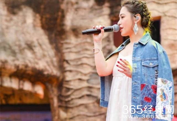 阿娇婚后现身活动 身材发福明显