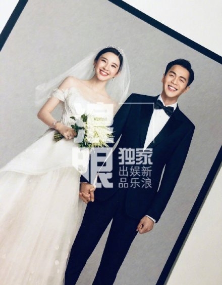 张若昀唐艺昕伴手礼曝光 两人婚纱照笑得超甜