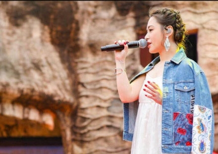 阿娇身材发福疑怀孕 经纪人霍汶希出面回应