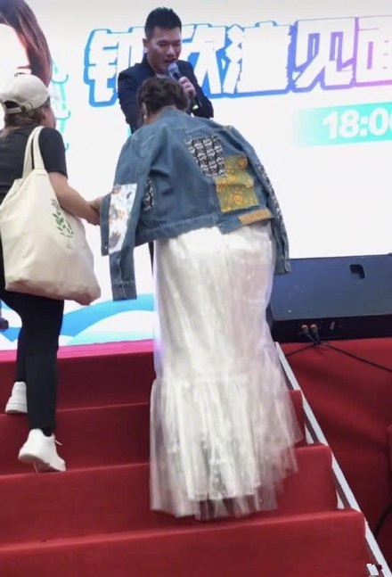 阿娇身材发福疑怀孕 经纪人霍汶希出面回应