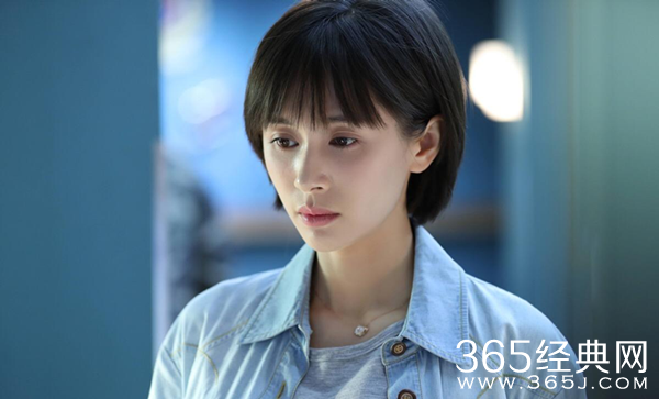 王子文隐婚生子 小男孩站在车旁喊妈妈