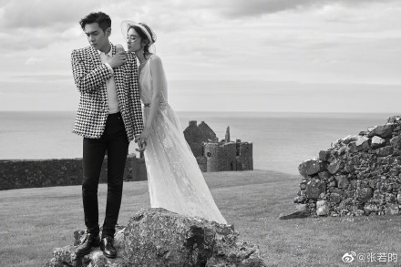 官宣啦!张若昀晒两人结婚照:就这样笑一辈子吧