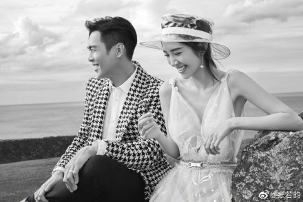 官宣啦!张若昀晒两人结婚照:就这样笑一辈子吧