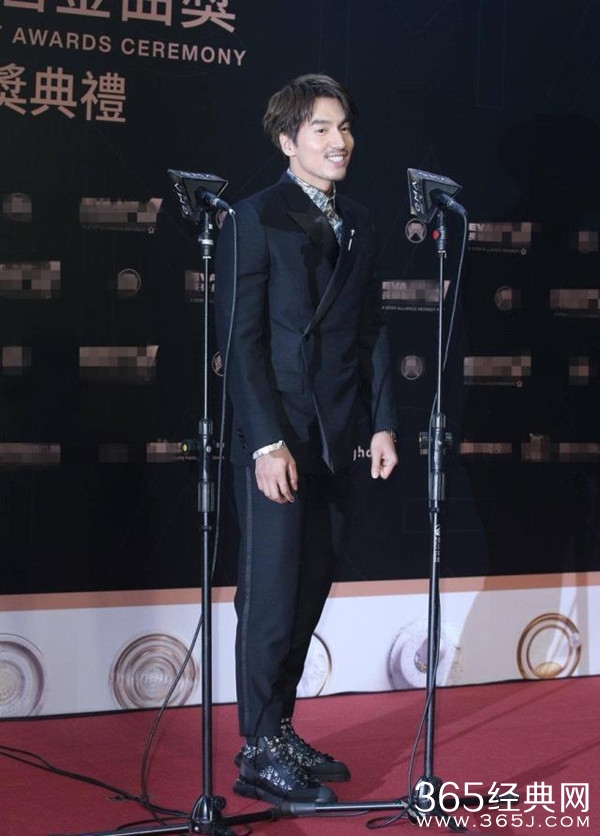 言承旭红毯造型略沧桑 闭口不谈林志玲