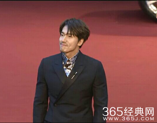 言承旭红毯造型 被指像林志玲老公