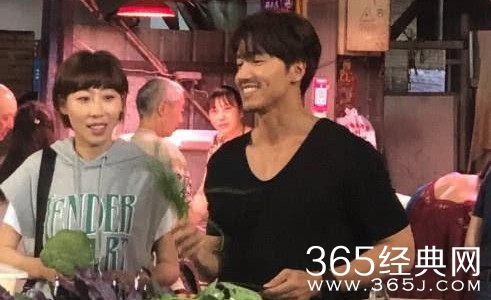 言承旭拍戏被围观 工作人员怒斥路人“滚开”