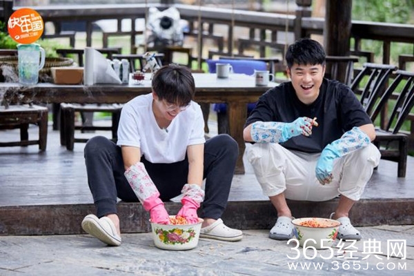 陈赫第二次做客《向往的生活》劈柴做饭“劳碌命”