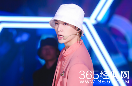 张艺兴个人巡演歌单出炉 19首唱跳热曲！