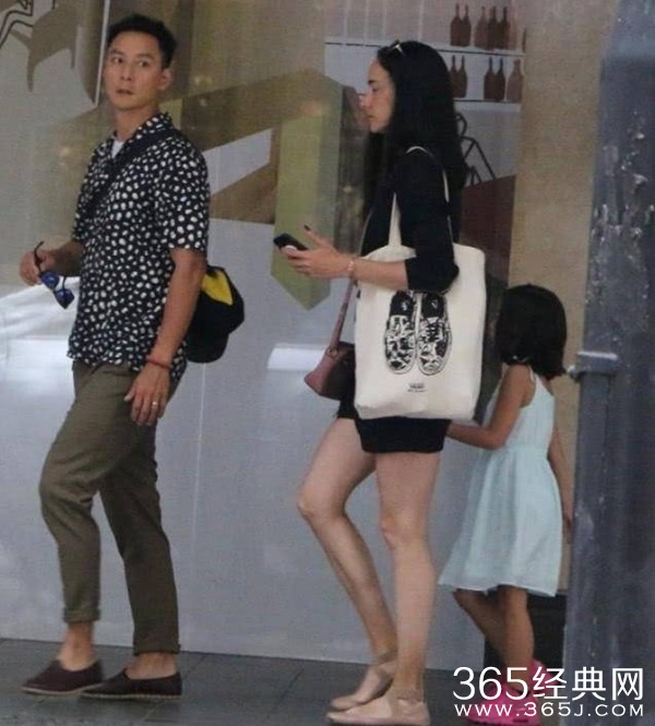 吴彦祖女儿曝光 萌娃Raven蹦蹦跳跳